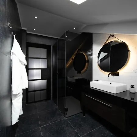 Industrial 1853. 4* Kragujevac