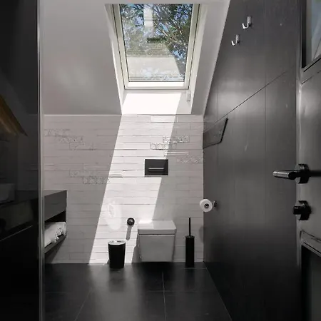 Industrial 1853. 4* Kragujevac