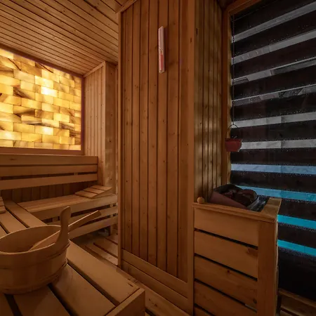 Industrial 1853. 호텔 크라구예바츠