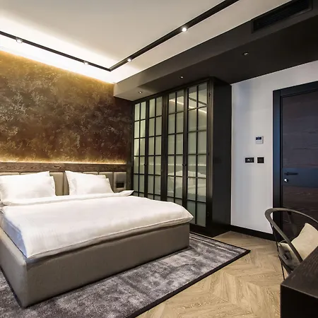 Industrial 1853. 4* Kragujevac