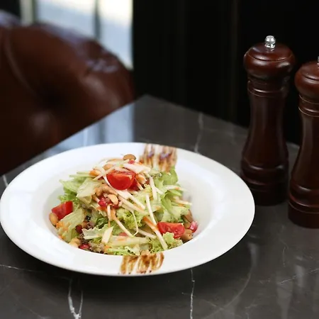 Industrial 1853. 4* Kragujevac