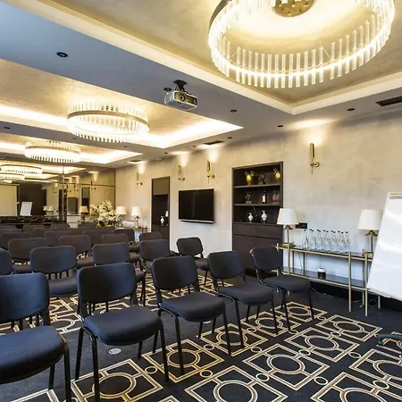 Industrial 1853. 4* Kragujevac