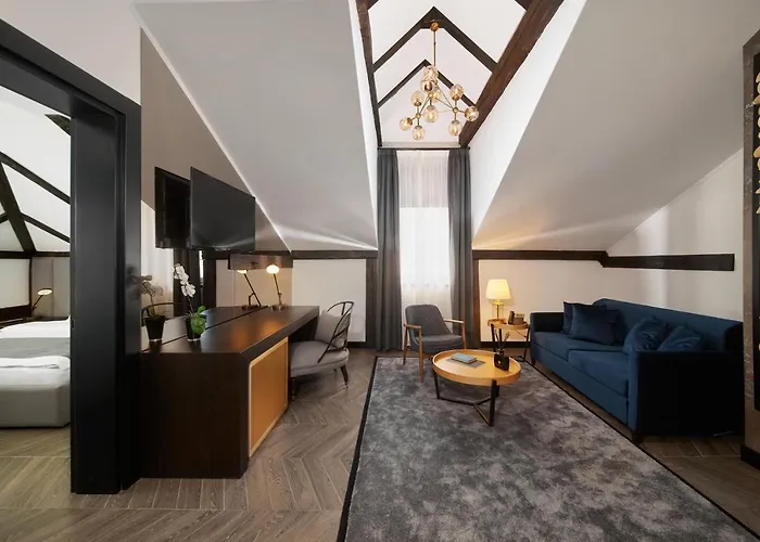 Industrial 1853. Hotel 4*