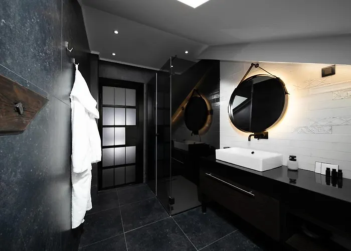 Industrial 1853. 4* Kragujevac