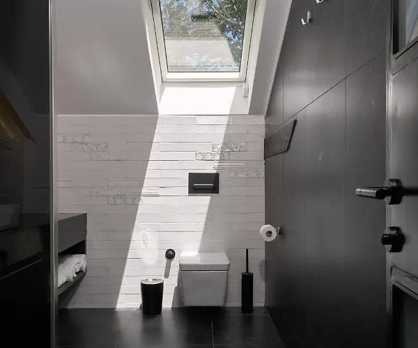 Industrial 1853. 4* Kragujevac