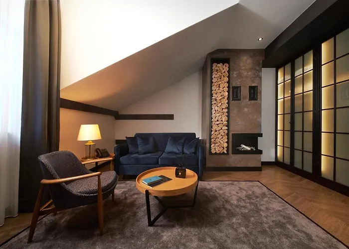 Industrial 1853. 4* Kragujevac