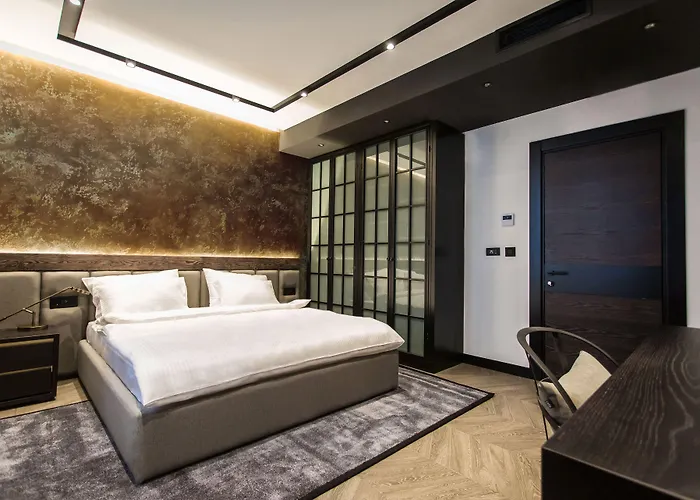 Industrial 1853. 4* Kragujevac