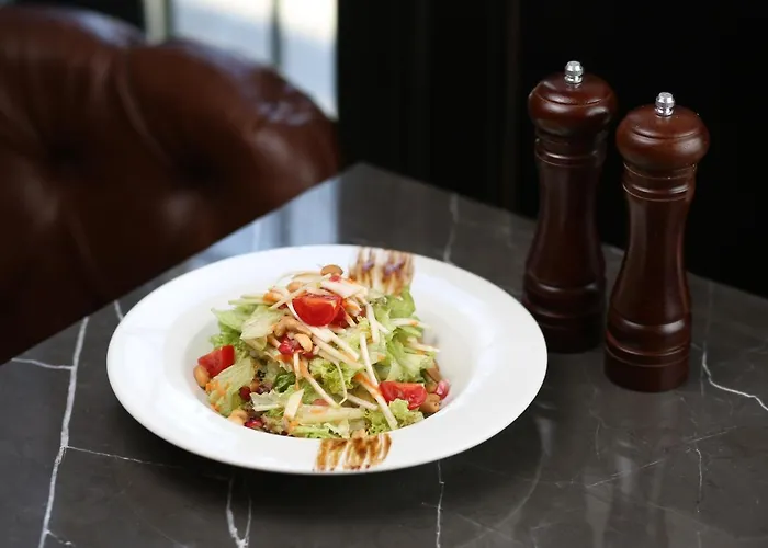 Industrial 1853. 4* Kragujevac